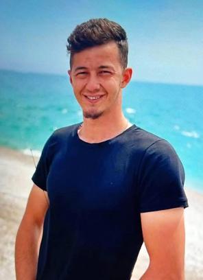 Refüje çarpan motosikletin sürücüsü öldü