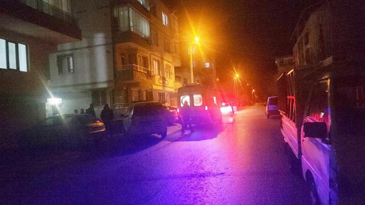 Hava almak için çıktığı balkondan düşen Elif yaralandı