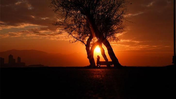 İzmir'de gün batımında muhteşem görüntüler ortaya çıktı