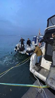 Balıkçılar, denizde dalgıç kıyafetli erkek cesedi buldu