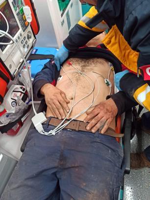 Hatay’da uçurumdan yuvarlanan kepçeden atlayan operatör yaralı kurtarıldı