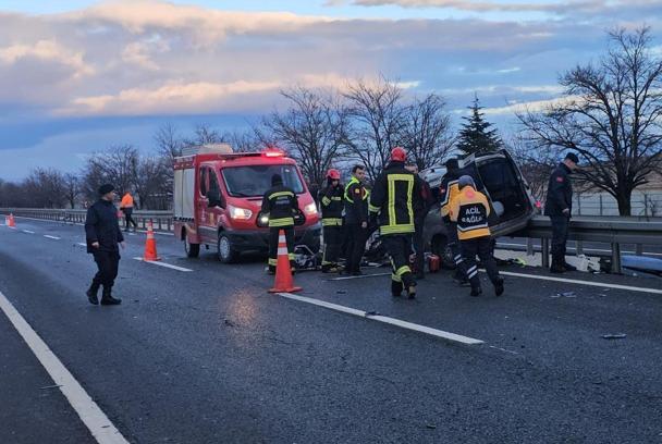 TIR, kaza yapan hafif ticari araca çarptı: 1 ölü