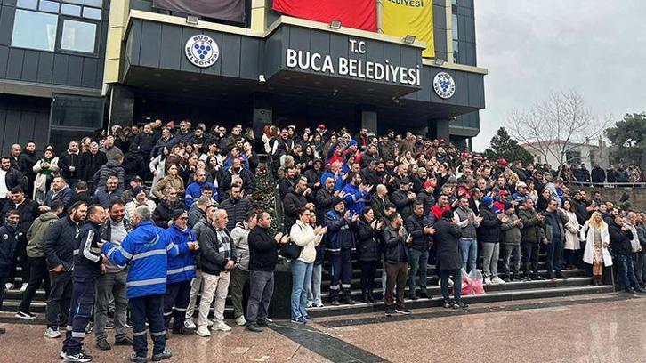 Buca Belediyesi'nde işçiler haklarını alamadıkları gerekçesiyle yeniden iş bıraktı!