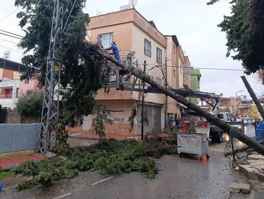 Mersin'de mesai devam ediyor: Belediye alarm durumuna geçti