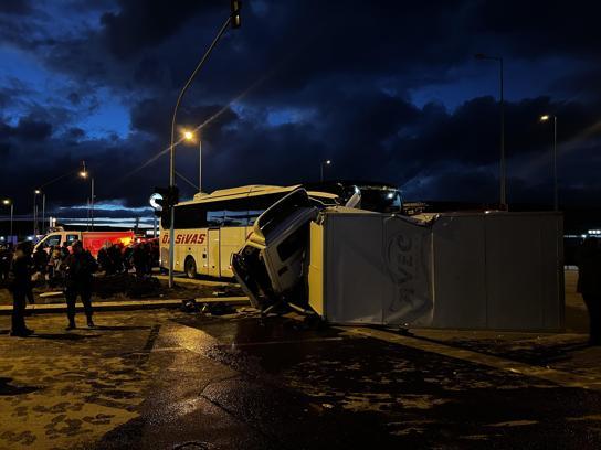 Kayseri’de yolcu otobüsü ile kamyonet çarpıştı: 5 yaralı
