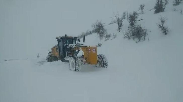Elazığ’da kar yağdı; 115 köy yolu ulaşıma kapandı