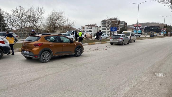 Elazığ’da 3 aracın çarpıştığı kazada 1 yaralı