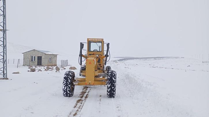 Van'da 216 yerleşim yerinden 157'si ulaşıma açıldı