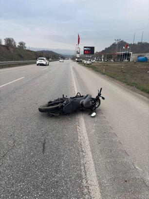 Otomobilin çarptığı motosikletin sürücüsü ağır yaralandı