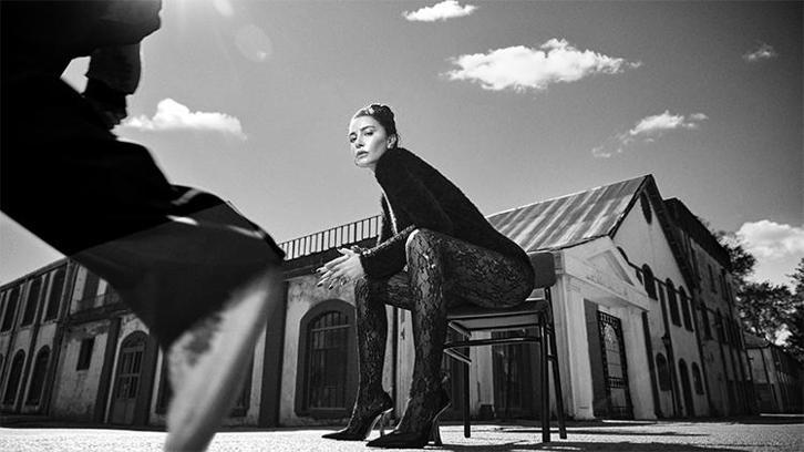 Sıla Radyo D’de ‘Kafa Yüksek Kalp Kırık’ı anlattı