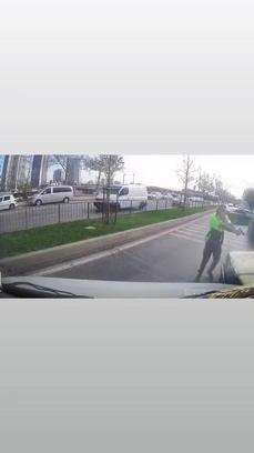 Ataşehir’de uygulamadan kaçmak isteyen otomobil sürücüsü polis tarafından yakalandı