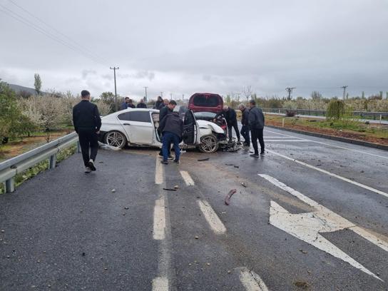 Konya'da 2 otomobil çarpıştı: 4 yaralı