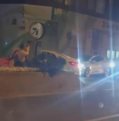 Bayrampaşa’da otomobil sürücüsü hatalı 'U dönüşü' kavgasında darbedildi