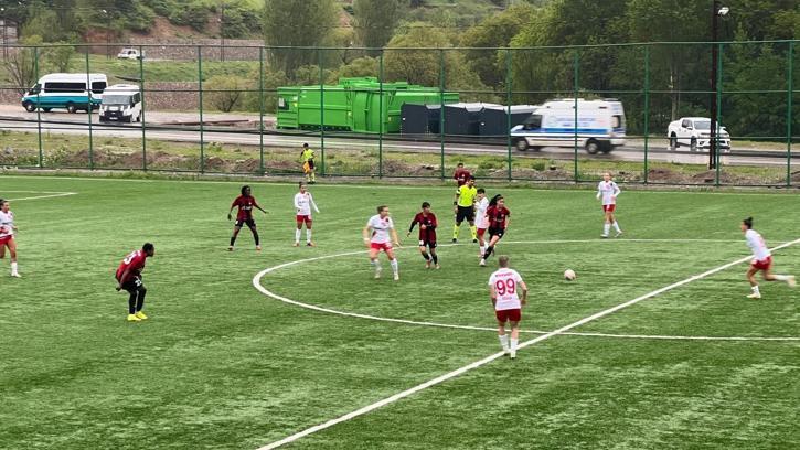 Yüksekova Spor Kadın Futbol Takımı evinde kazandı: 3-1