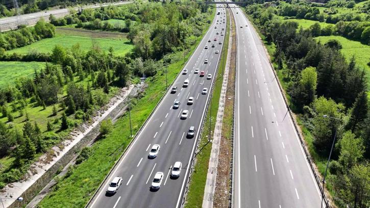 Anadolu Otoyolu'nun Bolu geçişinde trafik yoğunluğu