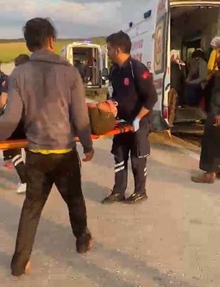 Tarım işçilerini taşıyan minibüs şarampole devrildi: 1'i ağır 4 yaralı