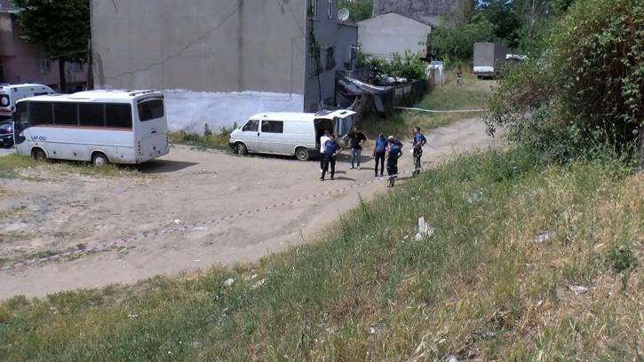 Bağcılar'da arsada oyun oynayan çocuklar araçta ceset buldu