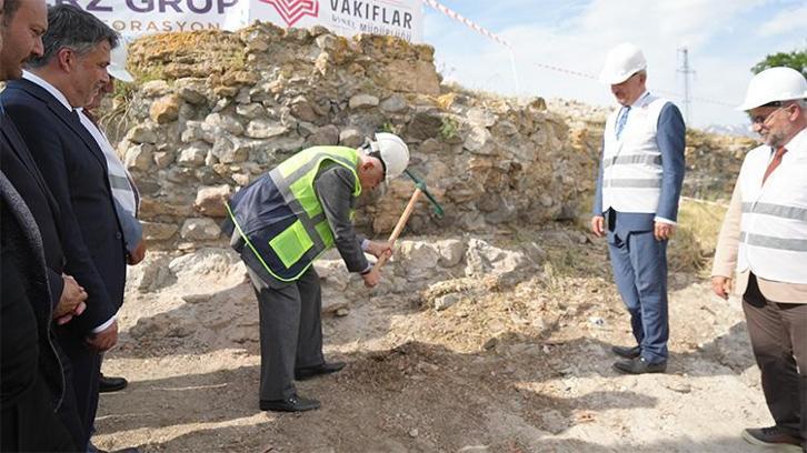 Erzincan’da tarihi dönüşüm başladı: Arkeopark Projesi için ilk kazma vuruldu