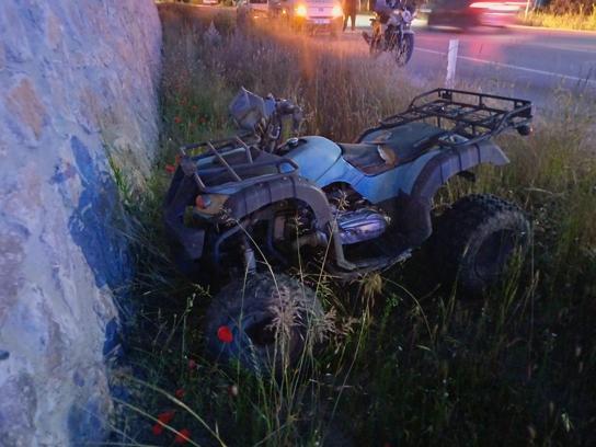 Arızalanan ATV'nin tamirine yardım ederken, otomobil çarptı: 1 yaralı