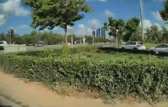 Pendik'te otomobilin çarptığı hafif ticari araç önündeki araca çarptı; kaza kamerada