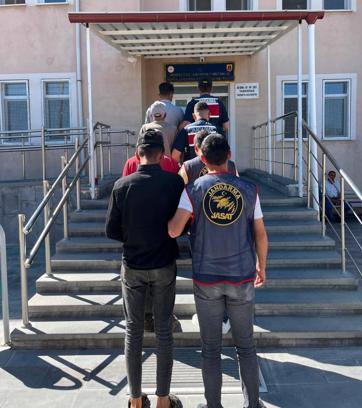 Çeşitli suçlardan aranan 12 kişi yakalandı