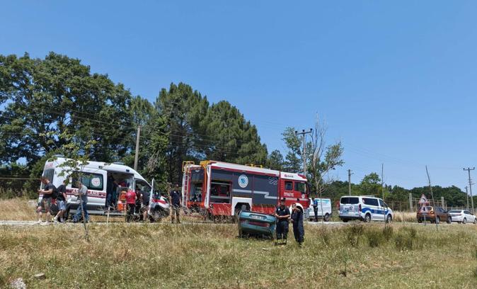 Şarampole devrilen otomobil ters döndü