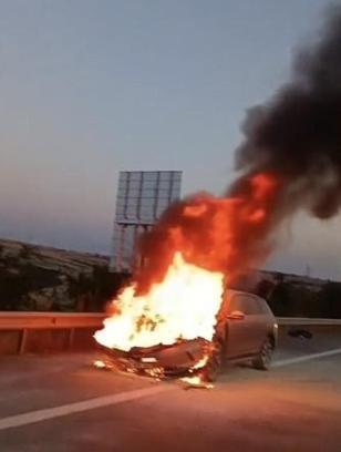 Çatalca'da yanan elektrikli otomobilin sürücüsü: Ailemi bir buçuk dakika arayla kurtardım