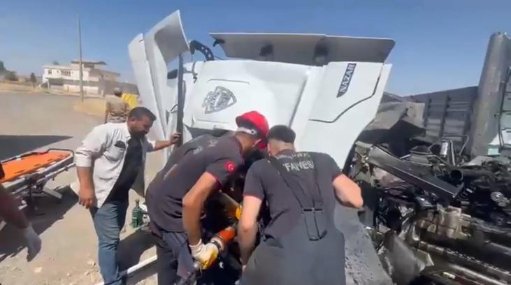 Şanlıurfa'da TIR ile kamyon çarpıştı; 1 ölü, 1 yaralı