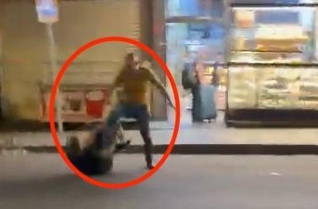 Taksicilerin durak anlaşmazlığı kavgası kamerada