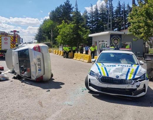 Kamyonla çarpışan otomobil takla attı: 1 çocuk öldü, 3 yaralı