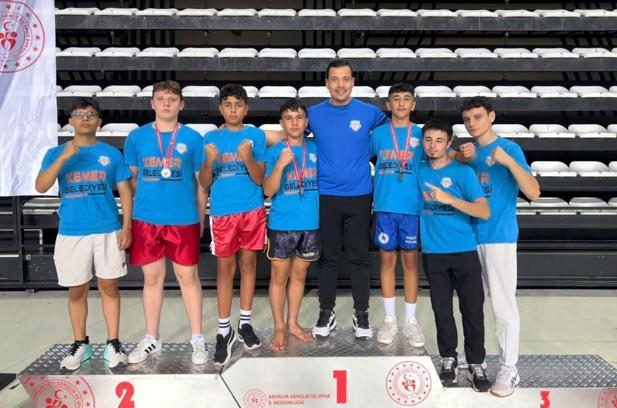 Kemer Belediyesi sporcularından yedi madalya
