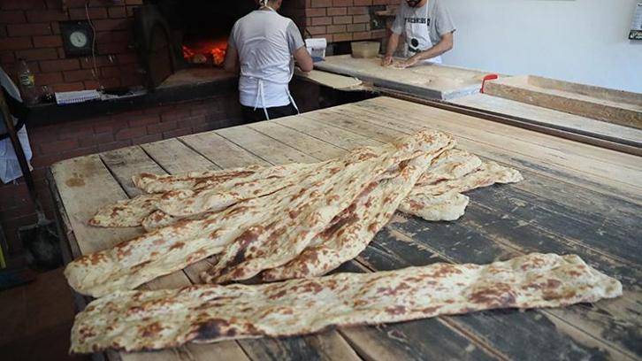 Osmanlı’dan kalan 100 yıllık lezzet! Erzincan’ın 6 ay bozulmayan Eğin ekmeği yok satıyor!