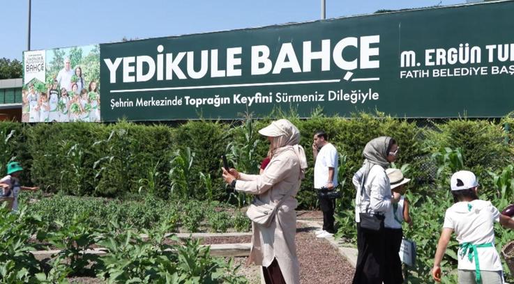 Yedikule Bahçe’de çocuklar meyve ve sebze hasadı yaptı