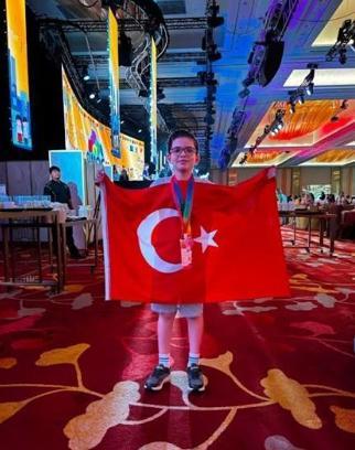 Kültür Okulları öğrencisi Singapur’daki Matematik Olimpiyatları’ndan 2 madalyayla döndü