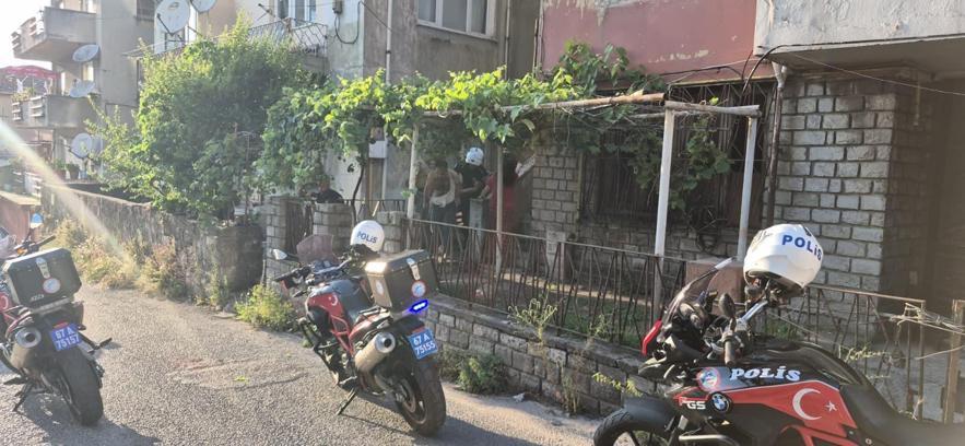 Komşuların balkon yıkama kavgası: 3 yaralı