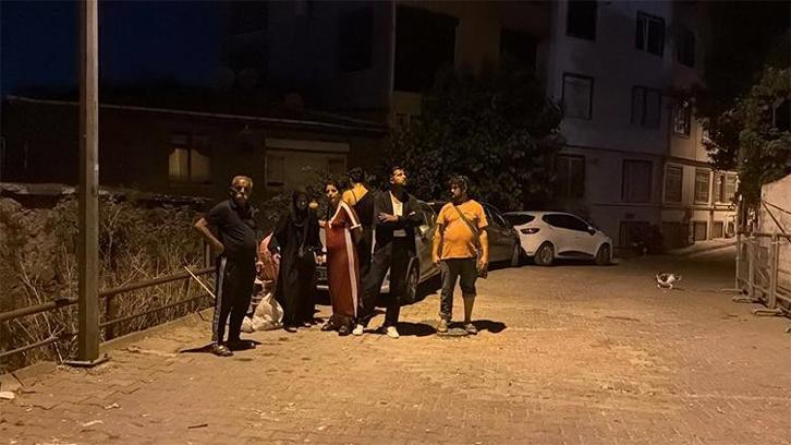 Üsküdar’da balkonunda kısmi çökme meydana gelen 4 katlı bina mühürlendi! 'Eşim hamile, sokakta kaldık'