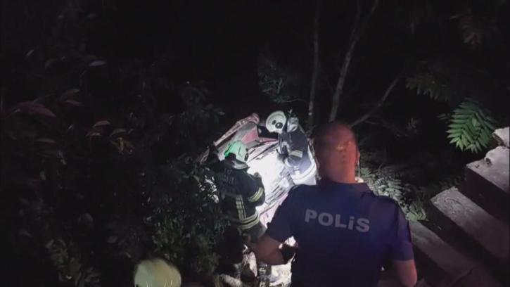 Otomobil, evin bahçesine uçtu