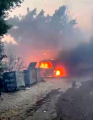 Çalılık yangında araç ve ev hasar gördü