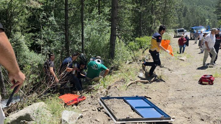 Kütahya'da şarampole devrilen traktörün sürücüsü yaralandı