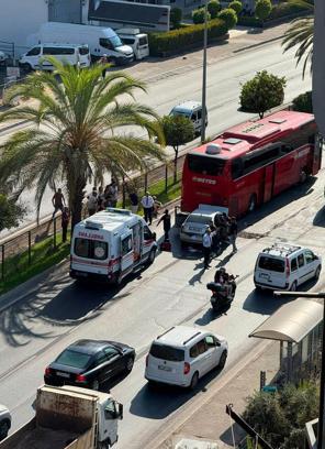 Otomobille yolcu otobüsü çarpıştı: 1 yaralı
