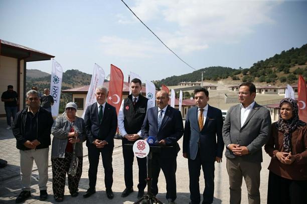 Balıkesir Sındırgı'da depremzedeler için 305 konutun kurası çekildi