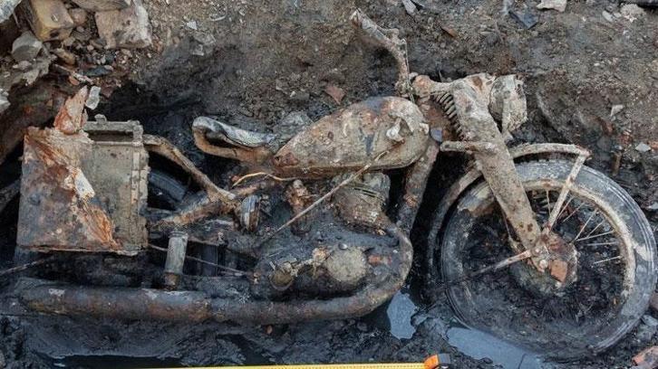 Kuraklık Tuna Nehri'ni kuruttu II. Dünya Savaşı döneminden 2 Alman askerinin kalıntıları ve motosiklet bulundu