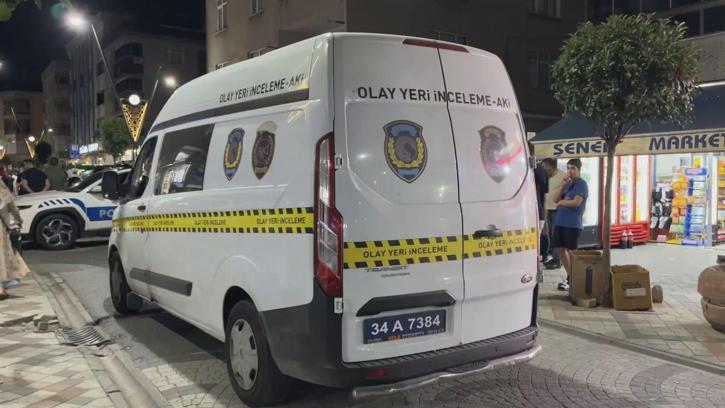 Bağcılar'da komşular arasında bıçaklı ve silahlı kavga: 4 yaralı