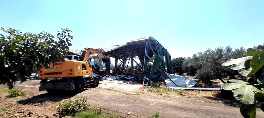 Osmangazi’de tarım alanına yapılan kaçak depo yıkıldı