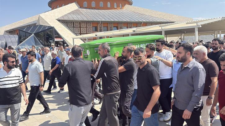 Motosiklet kazasında ölen Baturalp, son yolculuğuna uğurlandı