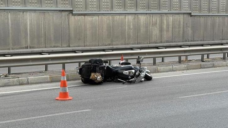 Konteyner yüklü kamyondan yola düşen demir parçası kazaya neden oldu
