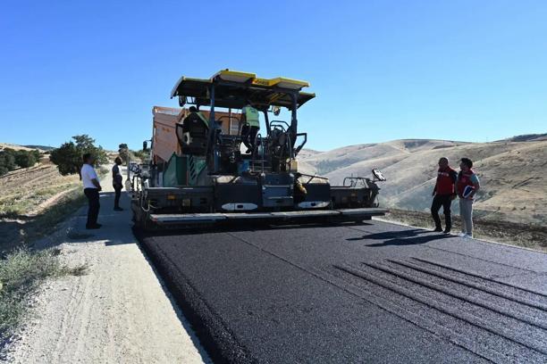 Kırıkkale'de köy yolları asfaltlanıyor