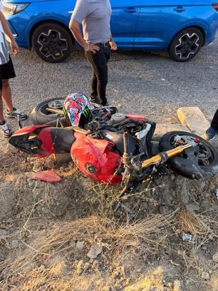 İzmir'de refüje çarpan motosikletin sürücüsü hayatını kaybetti