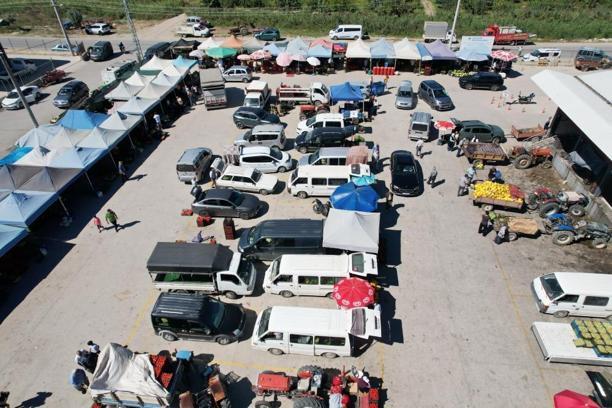 Bu pazarda komisyoncu yok! Tarladan toplanan ürünler dakikalar içinde tezgaha iniyor