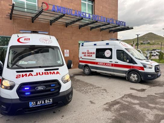 Lastiği patlayan minibüs şarampole devrildi; 5 yaralı